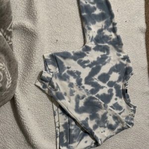 Mid-cut lightweight sweater